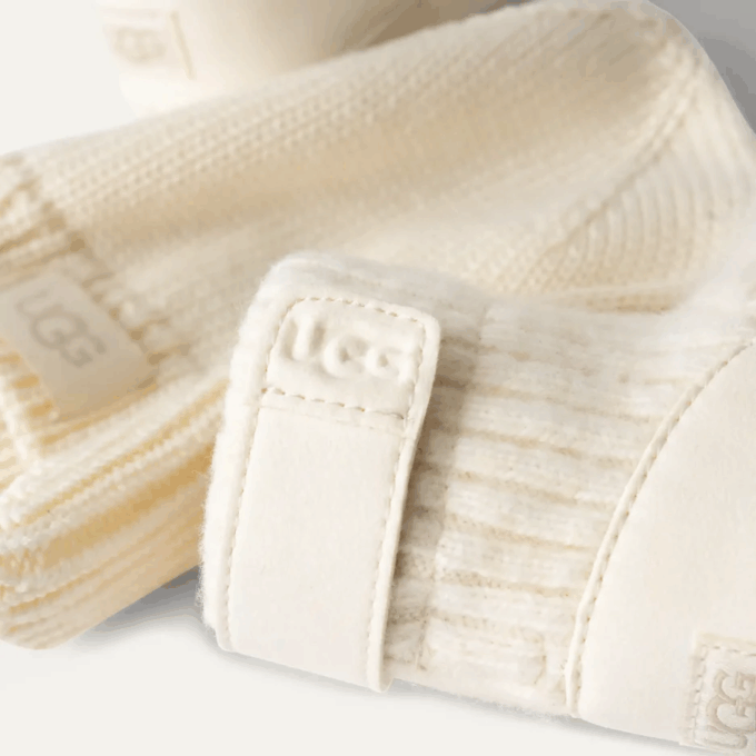 Skylar y gorro UGG